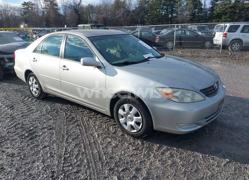 2002 Toyota Camry LE (VIN 4T1BE32K42U513897) main photo