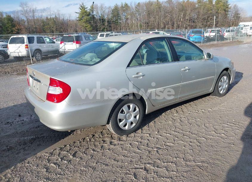Photo 4 of 2002 Toyota Camry LE (VIN 4T1BE32K42U513897)