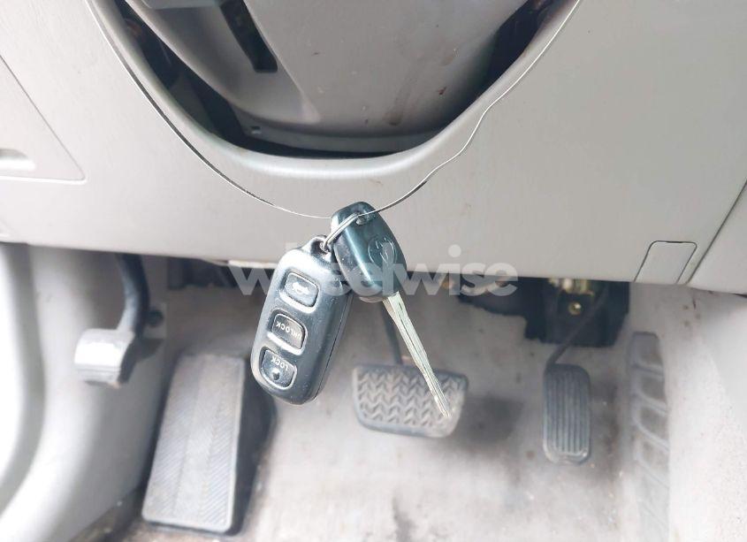 Photo 11 of 2002 Toyota Camry XLE (VIN 4T1BE32K42U559505)