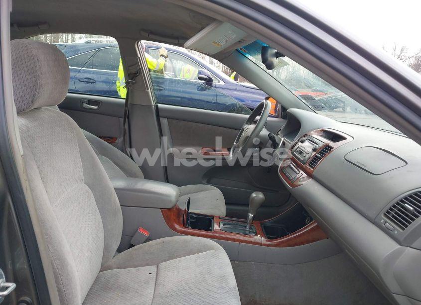 Photo 5 of 2002 Toyota Camry XLE (VIN 4T1BE32K42U559505)