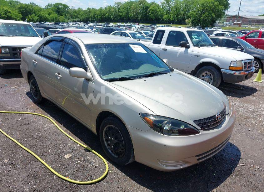 2002 Toyota Camry LE (VIN 4T1BE32K42U592181) main photo