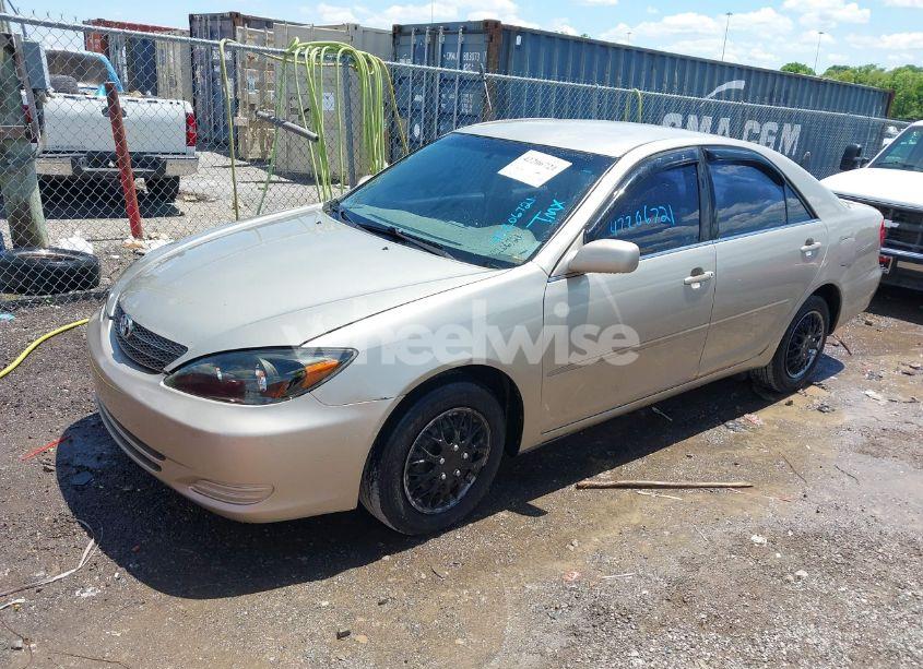 Photo 2 of 2002 Toyota Camry LE (VIN 4T1BE32K42U592181)