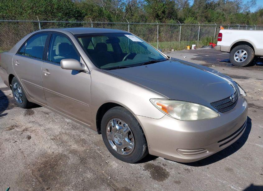 2002 Toyota Camry LE (VIN 4T1BE32K42U603888) main photo