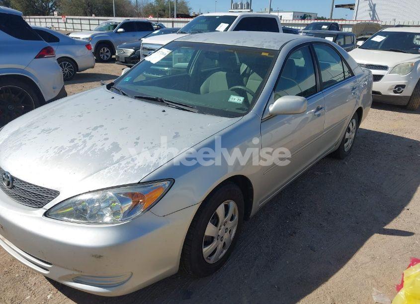 Photo 2 of 2002 Toyota Camry LE (VIN 4T1BE32K42U605561)