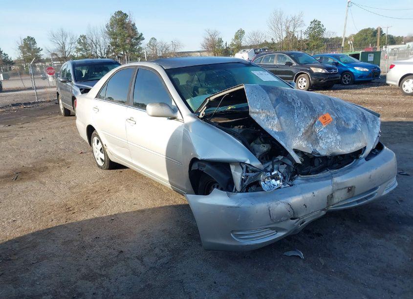 2002 Toyota Camry LE (VIN 4T1BE32K42U607732) main photo