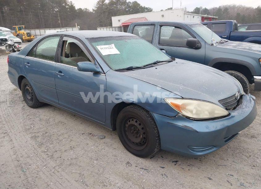2002 Toyota Camry LE (VIN 4T1BE32K42U619685) main photo