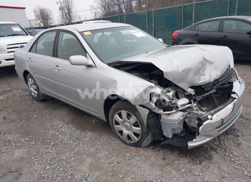 2002 Toyota Camry LE (VIN 4T1BE32K42U637345) main photo
