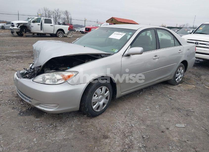 Photo 2 of 2002 Toyota Camry LE (VIN 4T1BE32K42U637345)