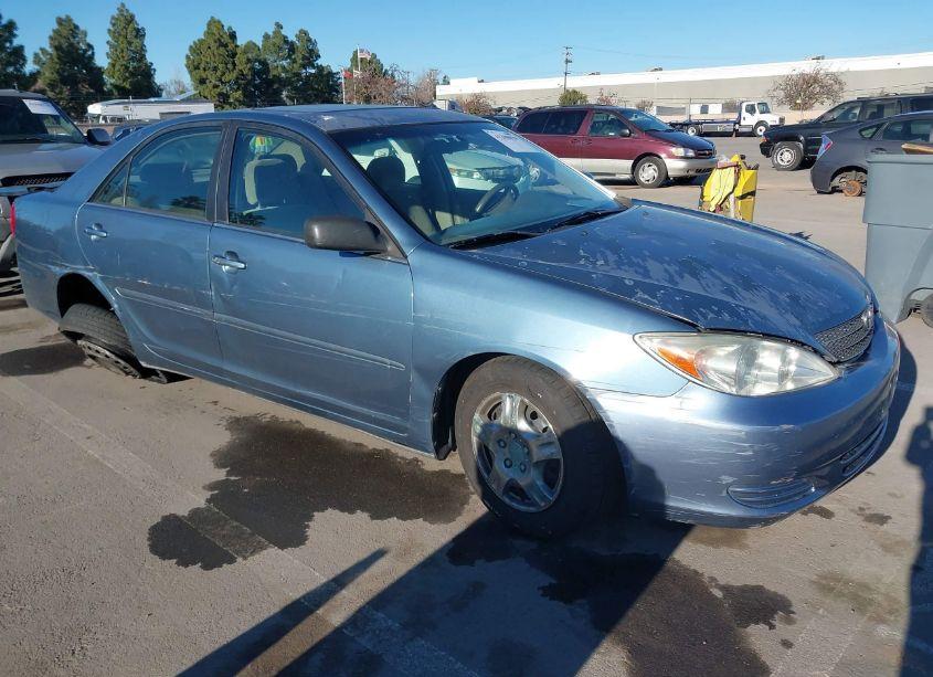 2002 Toyota Camry LE (VIN 4T1BE32K42U640407) main photo