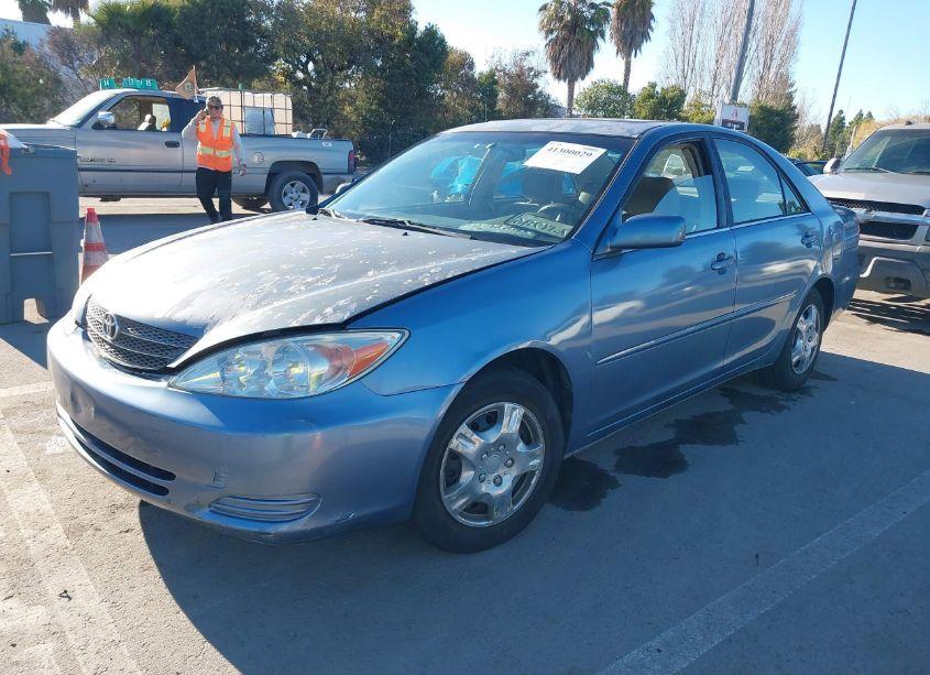 Photo 2 of 2002 Toyota Camry LE (VIN 4T1BE32K42U640407)