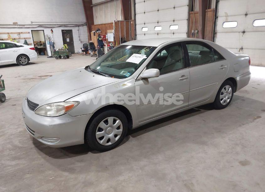 Photo 2 of 2003 Toyota Camry LE (VIN 4T1BE32K43U127840)