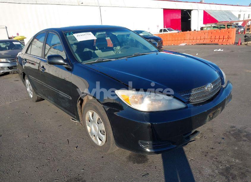 2003 Toyota Camry LE (VIN 4T1BE32K43U146789) main photo