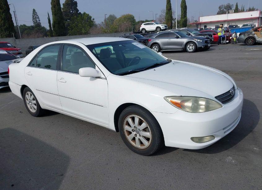 2003 Toyota Camry XLE (VIN 4T1BE32K43U193000) main photo