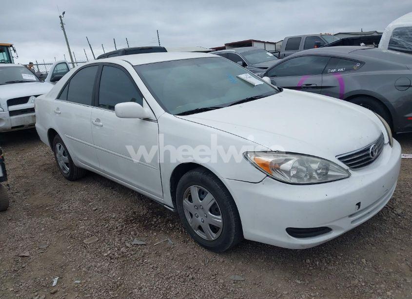 2003 Toyota Camry LE (VIN 4T1BE32K43U212449) main photo