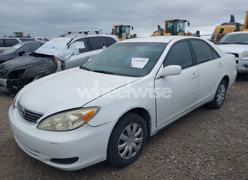 Photo 2 of 2003 Toyota Camry LE (VIN 4T1BE32K43U212449)