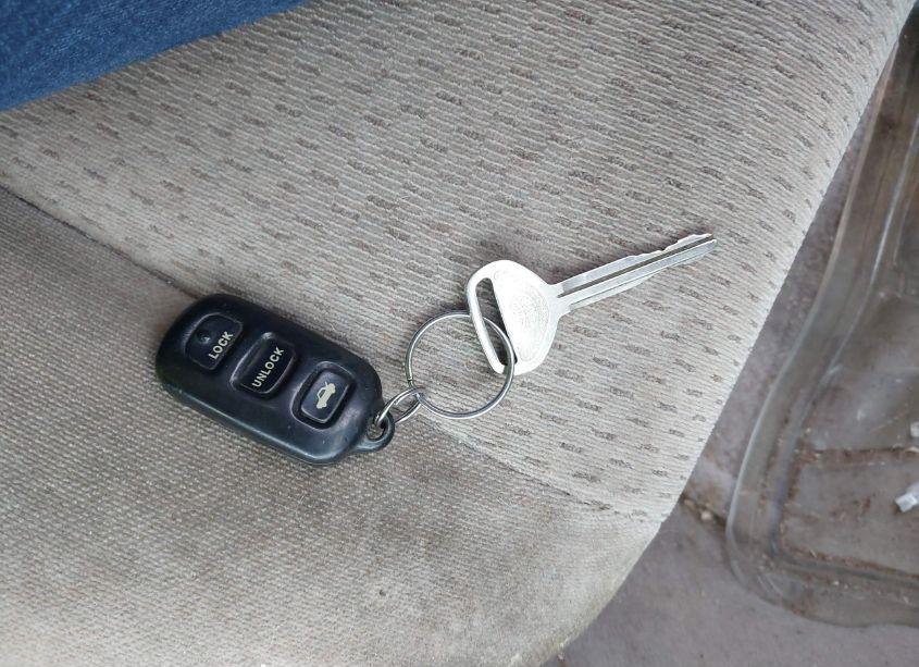 Photo 11 of 2003 Toyota Camry LE (VIN 4T1BE32K43U240333)