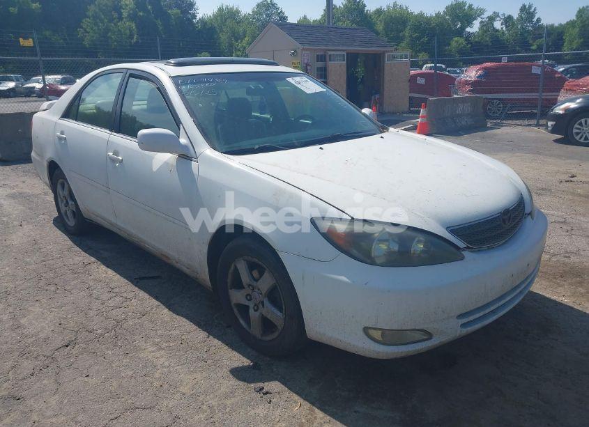2003 Toyota Camry SE (VIN 4T1BE32K43U241322) main photo
