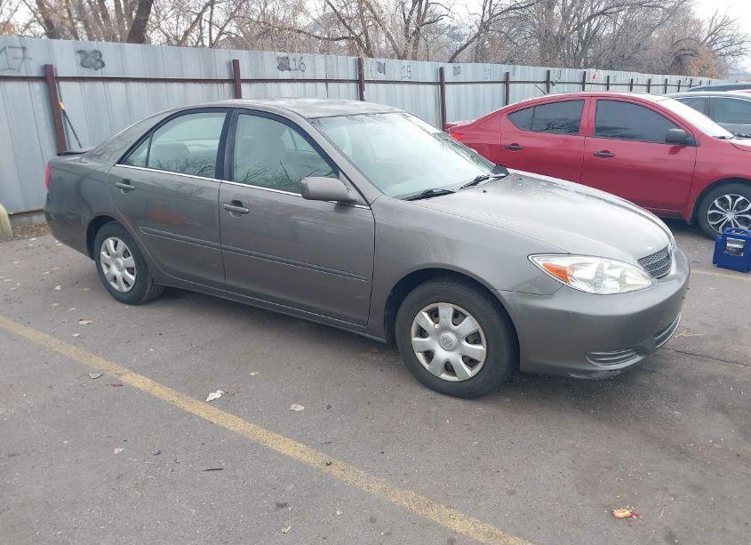 2003 Toyota Camry LE (VIN 4T1BE32K43U712465) main photo