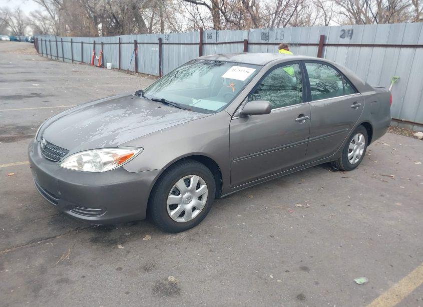 Photo 2 of 2003 Toyota Camry LE (VIN 4T1BE32K43U712465)