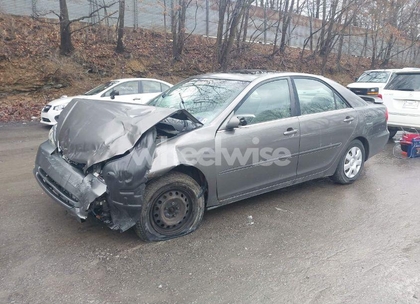 Photo 2 of 2003 Toyota Camry LE (VIN 4T1BE32K43U718833)