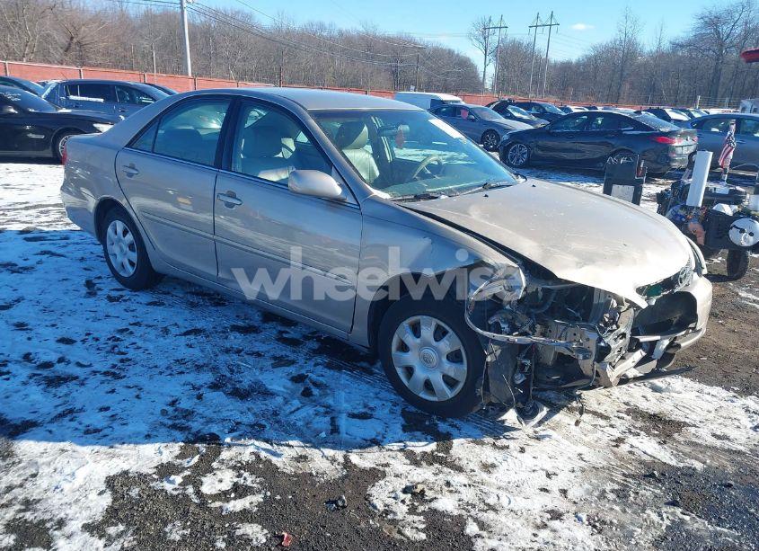 2003 Toyota Camry LE (VIN 4T1BE32K43U768759) main photo