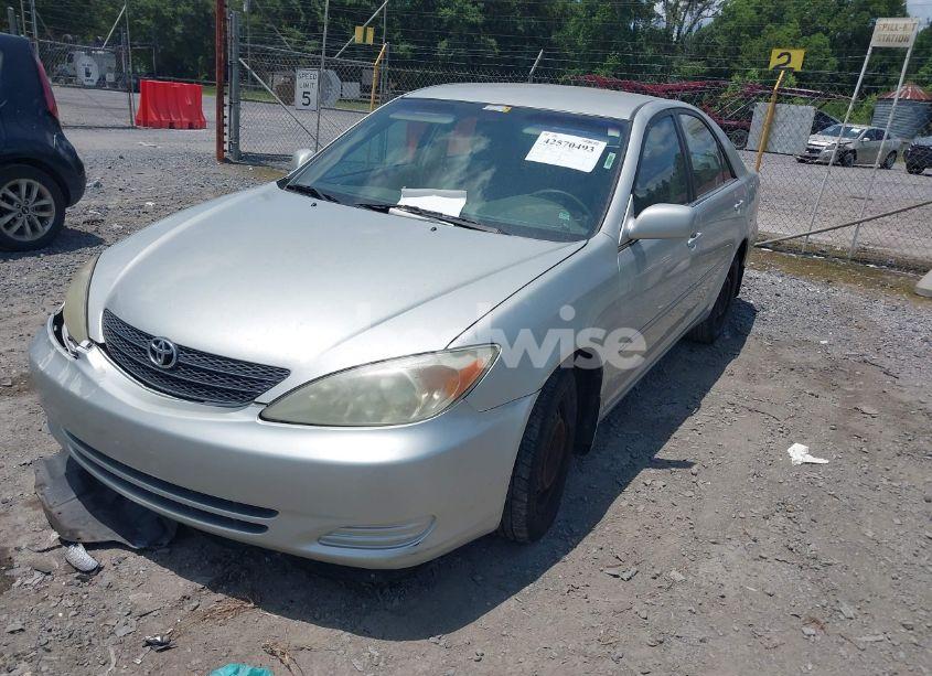 Photo 2 of 2003 Toyota Camry LE (VIN 4T1BE32K43U787019)
