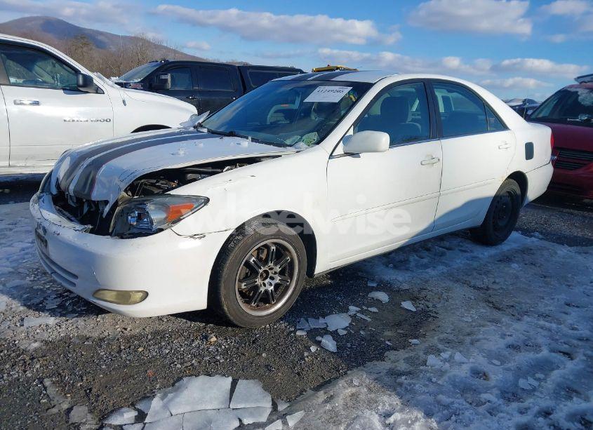 Photo 2 of 2004 Toyota Camry LE (VIN 4T1BE32K44U281224)