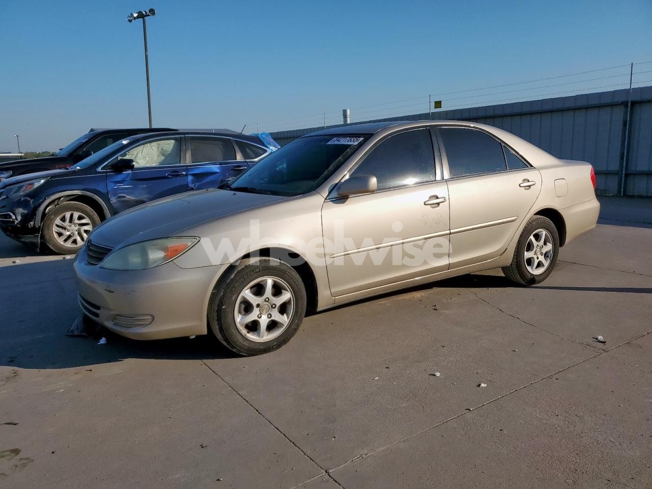 2004 TOYOTA CAMRY LE (VIN 4T1BE32K44U303917) main photo