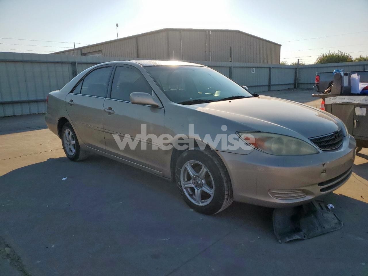Photo 4 of 2004 TOYOTA CAMRY LE (VIN 4T1BE32K44U303917)