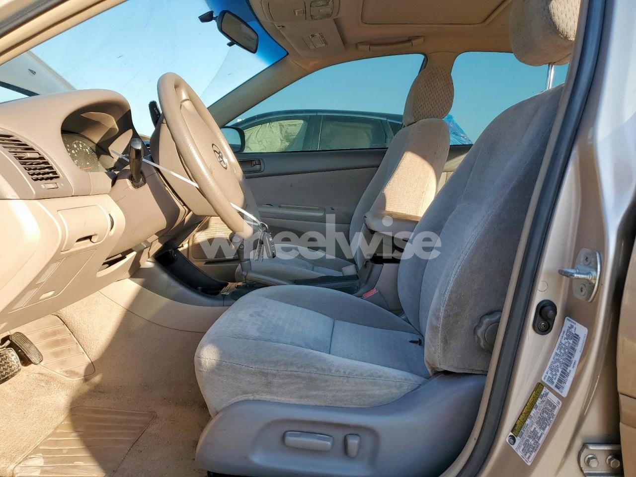 Photo 7 of 2004 TOYOTA CAMRY LE (VIN 4T1BE32K44U303917)