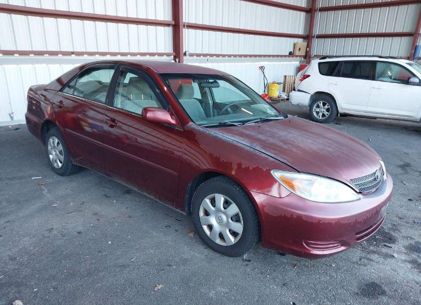 2004 Toyota Camry LE (VIN 4T1BE32K44U313556) main photo