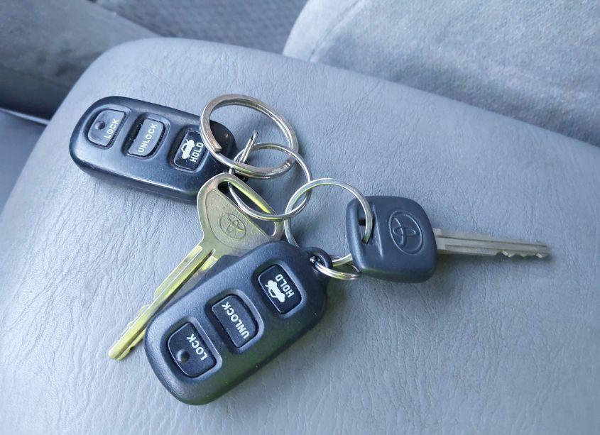 Photo 11 of 2004 Toyota Camry LE (VIN 4T1BE32K44U313556)