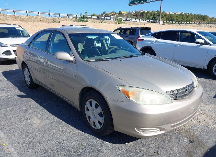 2004 Toyota Camry LE (VIN 4T1BE32K44U324041) main photo