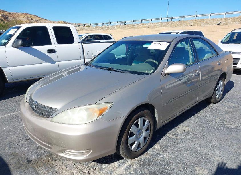 Photo 2 of 2004 Toyota Camry LE (VIN 4T1BE32K44U324041)