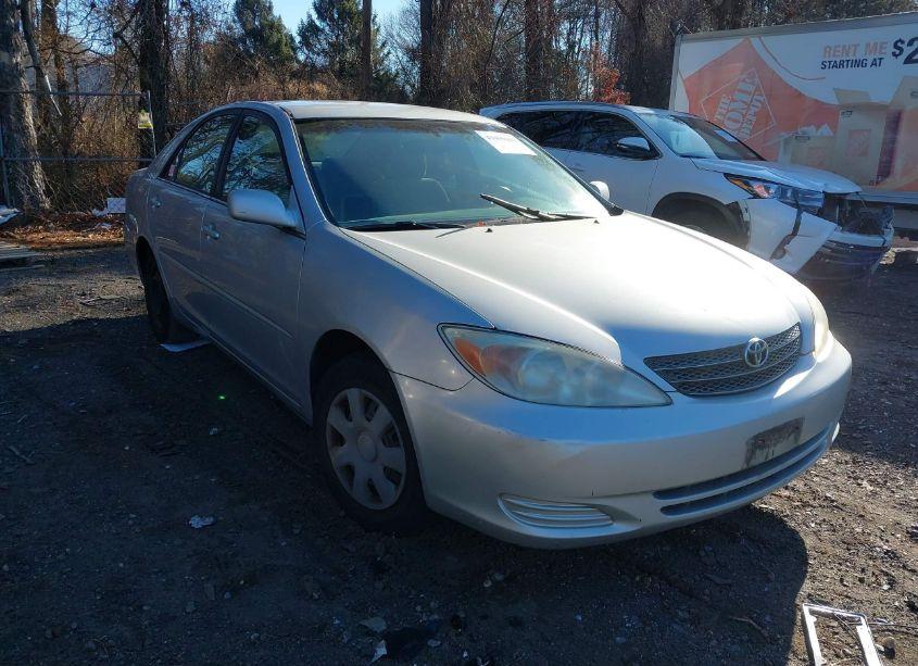 2004 Toyota Camry LE (VIN 4T1BE32K44U327778) main photo