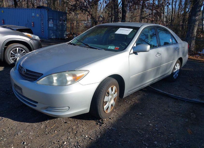 Photo 2 of 2004 Toyota Camry LE (VIN 4T1BE32K44U327778)