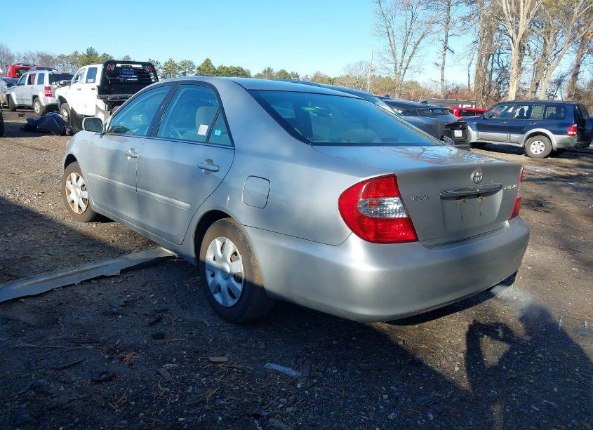 Photo 3 of 2004 Toyota Camry LE (VIN 4T1BE32K44U327778)