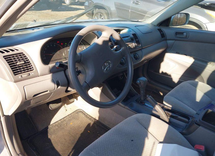 Photo 5 of 2004 Toyota Camry LE (VIN 4T1BE32K44U327778)