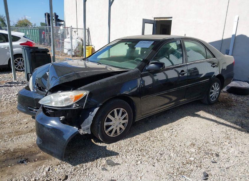 Photo 2 of 2004 Toyota Camry LE (VIN 4T1BE32K44U371117)