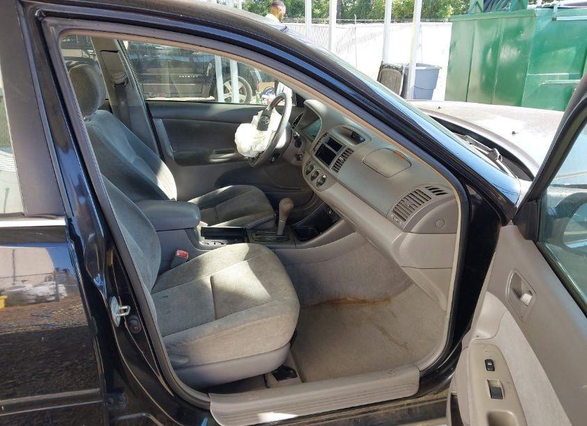 Photo 5 of 2004 Toyota Camry LE (VIN 4T1BE32K44U371117)