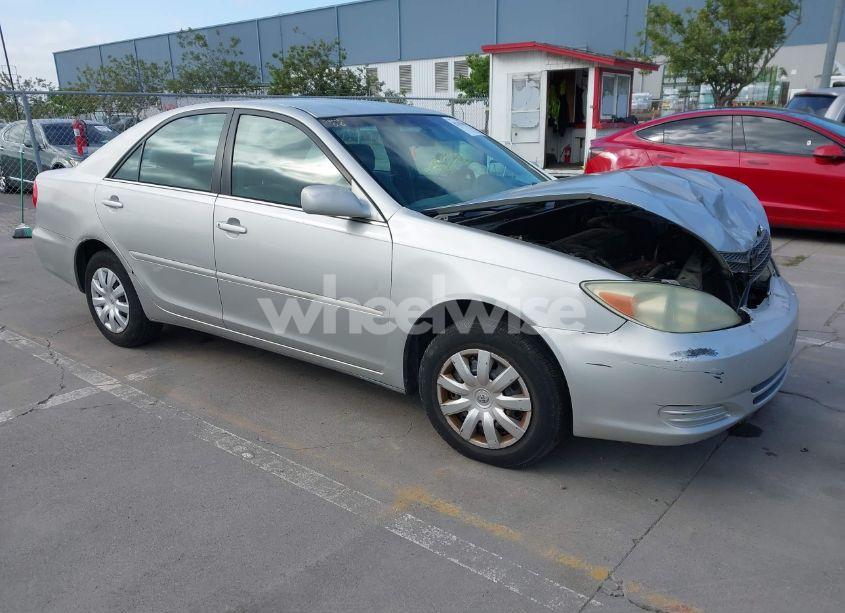 2004 Toyota Camry LE (VIN 4T1BE32K44U379668) main photo