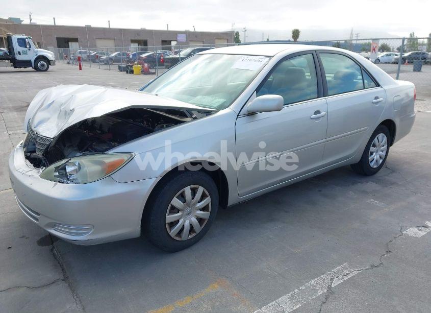 Photo 2 of 2004 Toyota Camry LE (VIN 4T1BE32K44U379668)
