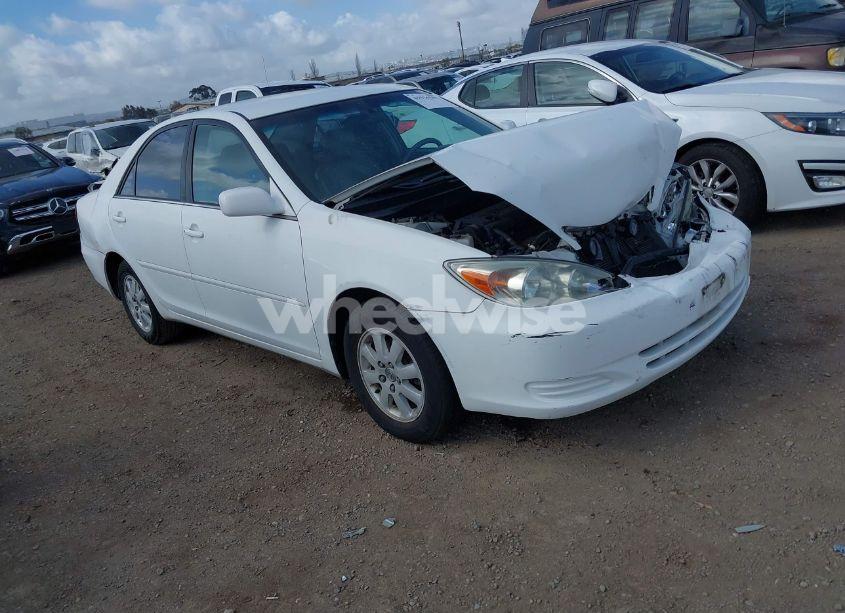 2004 Toyota Camry LE (VIN 4T1BE32K44U381274) main photo