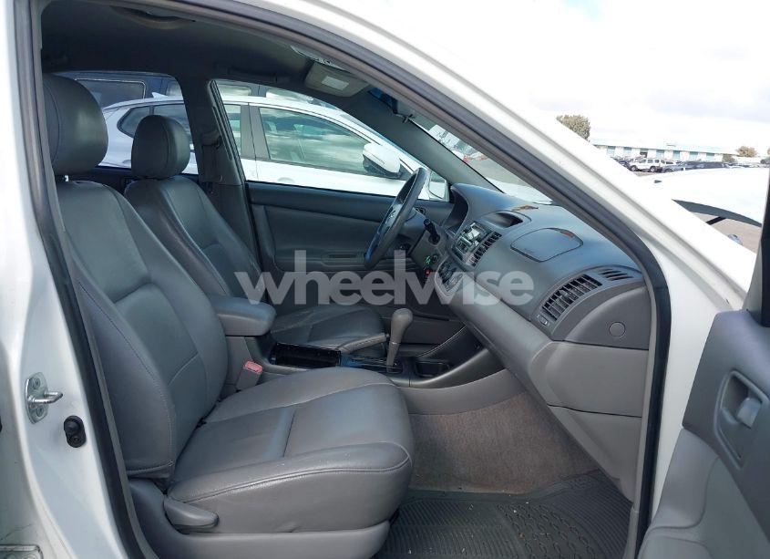 Photo 5 of 2004 Toyota Camry LE (VIN 4T1BE32K44U381274)