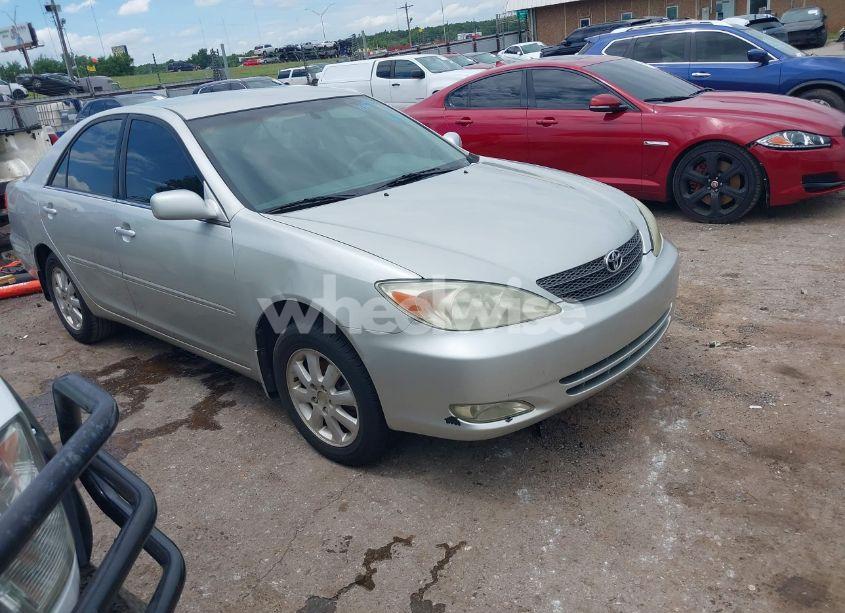 2004 Toyota Camry XLE (VIN 4T1BE32K44U810090) main photo