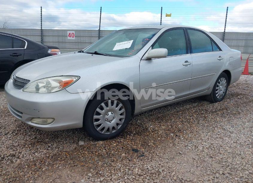 Photo 2 of 2004 Toyota Camry XLE (VIN 4T1BE32K44U816567)