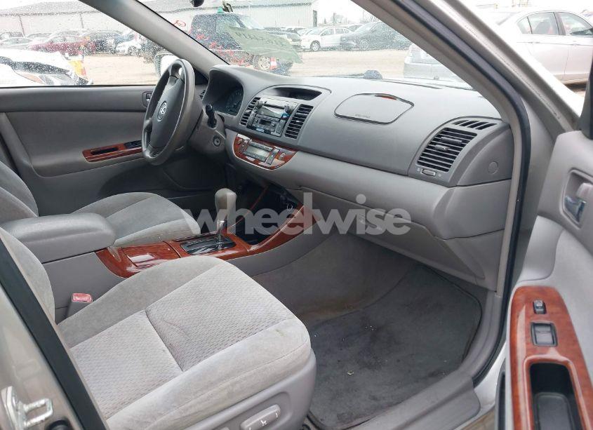 Photo 5 of 2004 Toyota Camry XLE (VIN 4T1BE32K44U816567)