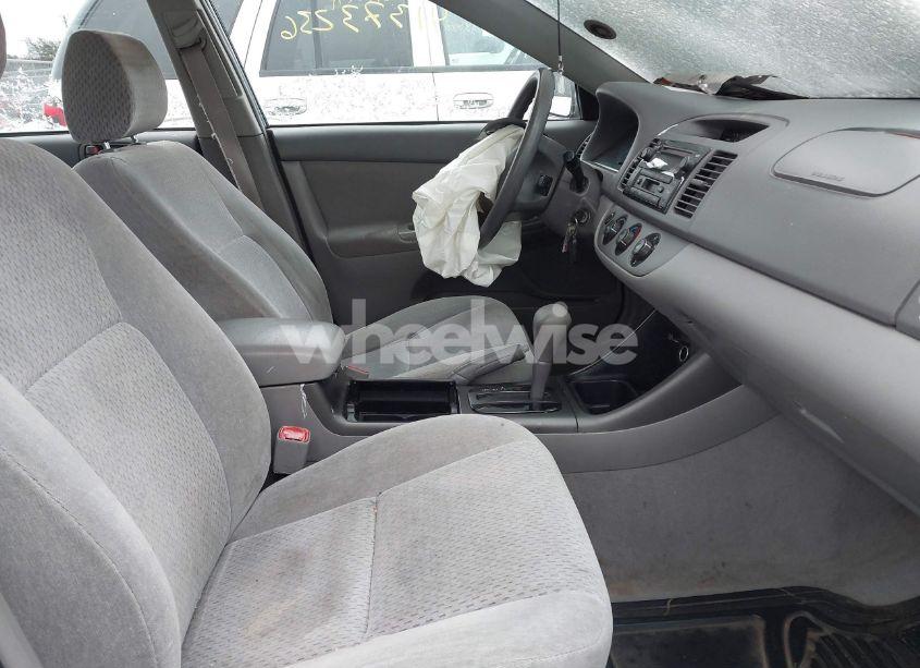 Photo 5 of 2004 Toyota Camry LE (VIN 4T1BE32K44U823289)