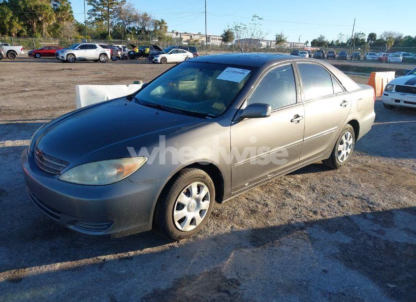 Photo 2 of 2004 Toyota Camry LE (VIN 4T1BE32K44U827701)