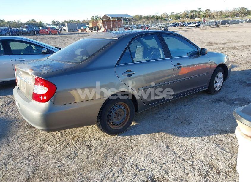 Photo 4 of 2004 Toyota Camry LE (VIN 4T1BE32K44U827701)